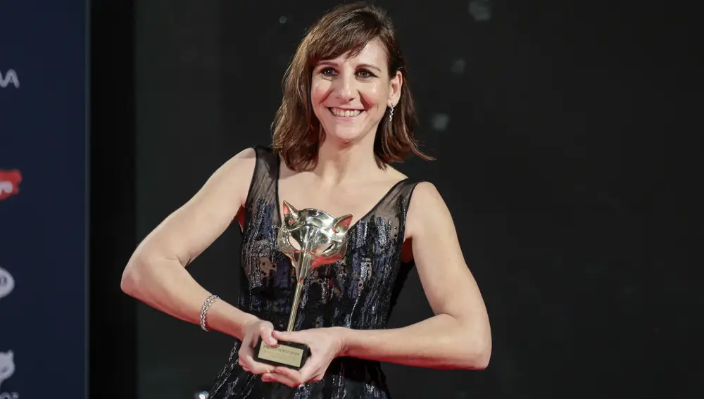 Malena Alterio con su Premio Feroz