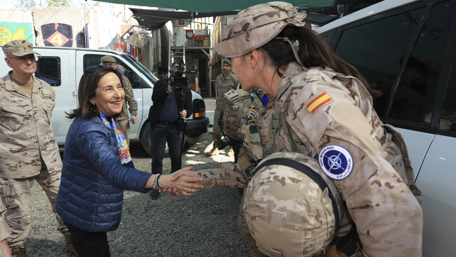 La ministra de Defensa de España Margarita Robles ha recorrido varias dependencias de las instalaciones militares DE la base de Al Asad tras reunirse con el jefe de la Operación Inherent Resolve (OIR), el Major General Joel Wowel.
