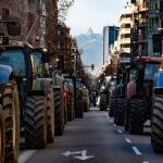 Economía.- Agricultores prevén bloquear La Jonquera, Mercabarna y el Port de Tarragona el martes
