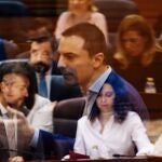 El portavoz del PSOE en la Asamblea de Madrid, Juan Lobato, interviene durante un pleno en la Asamblea de Madrid, frente a la presidenta de la Comunidad de Madrid, Isabel Díaz Ayuso.
