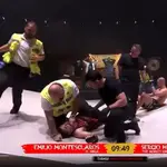 Sergio Hidalgo, uno de los que peleaba, inconsciente en el suelo por el combate de Jordi Wild