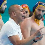 David Martín da instrucciones en el partido de cuartos ante Montenegro