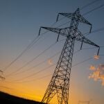 Torres de tensión y tendido eléctrico.