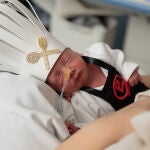 Visten de pequeños cocineros a los bebés de la UCI del Hospital Clínic por Carnaval