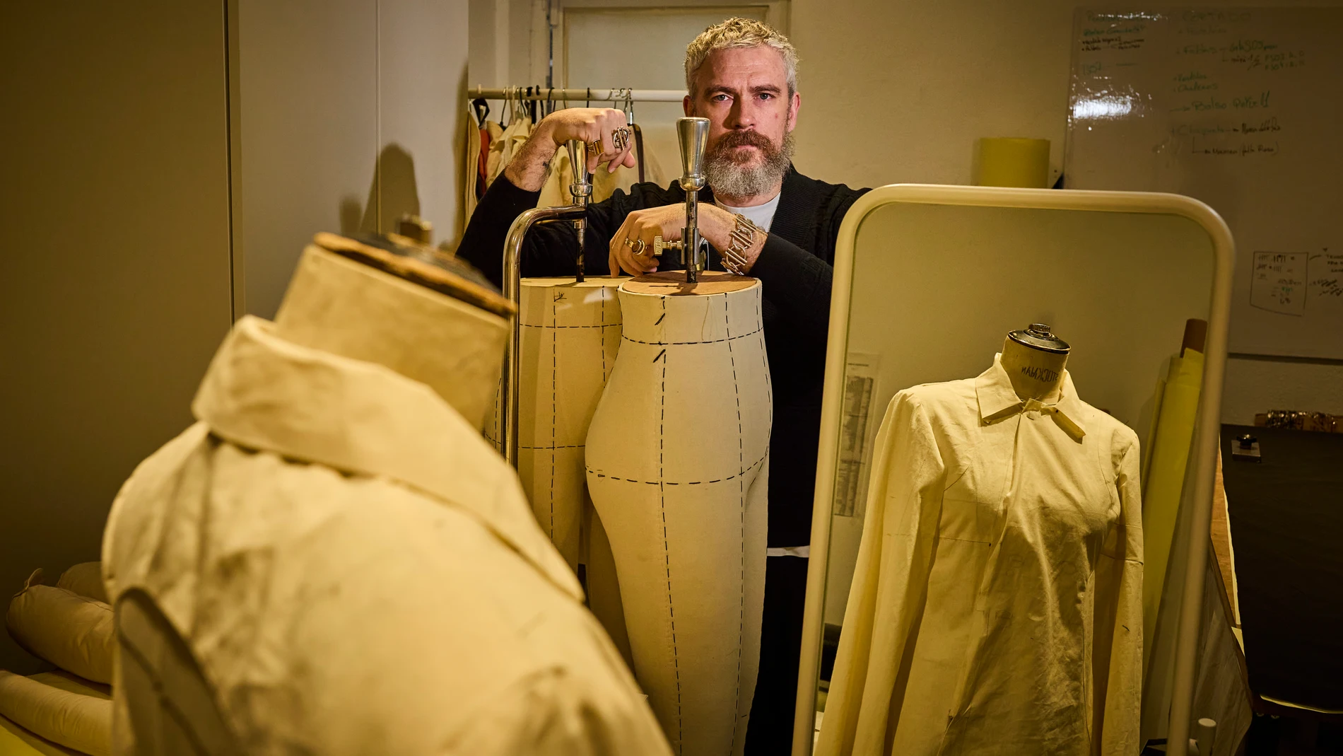 Sergio de Lázaro, cofundador de Otrura, revive la firma de moda de alta costura Elio Berhanyer: Esta semana trabajan para su regreso a la pasarela Mercedes-Benz Fashion Week Madrid. © Alberto R. Roldán / Diario La Razón. 09 02 2024