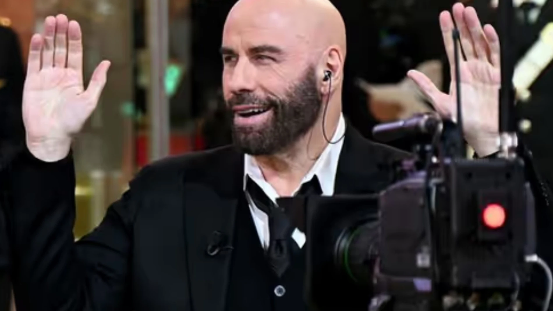 John Travolta se convierte en el foco de burlas en la 74ª edición de San Remo