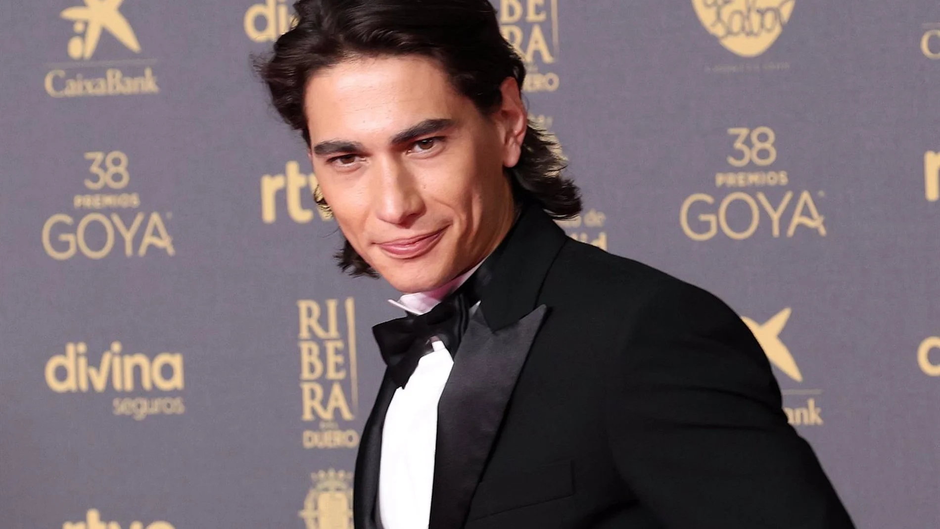 Enzo Vogrincic conquista la alfombra roja de los Goya