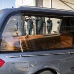 Llegada a la comandancia de la Guardia Civil en Cádiz del féretro con los restos de Miguel Ángel Gómez González, agente del Grupo Especial de Actividades Subacuáticas (GEAS), natural de San Fernando (Cádiz), ha quedado instalada esta tarde en la Comandancia de la Guardia Civil de Cádiz, tras su fallecimiento este viernes en Barbate (Cádiz) al ser arroyado por una narcolancha en el puerto de Barbate. 