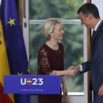 El presidente del Gobierno, Pedro Sánchez, y la presidenta de la Comisión Europea, Ursula von der Leyen