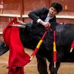 Momento de la cogida al novillero Julio Méndez en Ciudad Rodrigo