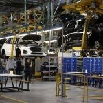 Trabajadores en la fábrica de Ford en Almussafes, Valencia.