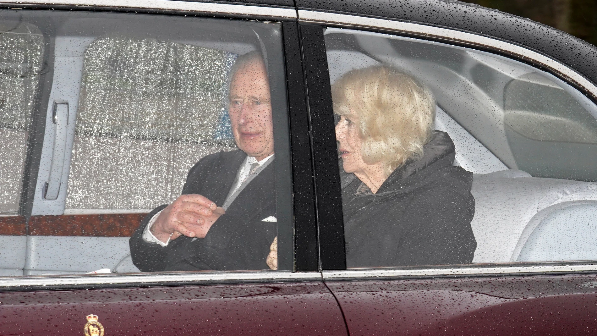 Carlos III y Camilla, ya en Londres