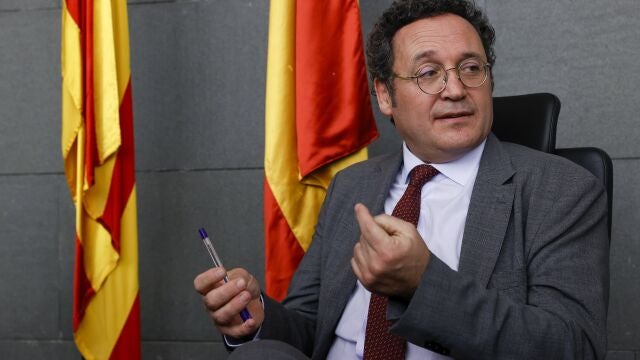 GRAFCAT9450. L'HOSPITALET DE LLOBREGAT (BARCELONA) (ESPAÑA), 07/02/2024.- El fiscal general del Estado, Álvaro García Ortiz, momentos antes de presidir la Junta de Fiscales celebrada este miércoles en la Ciutat de la Justicia de Barcelona,desde donde ha abogado por "armar una unidad de criterio" en la causa de Tsunami Democràtic y la posible investigación al expresidente de la Generalitat Carles Puigdemont por terrorismo, en la que el ministerio público todavía no ha tomado una decisión firme. EFE/ Toni Albir