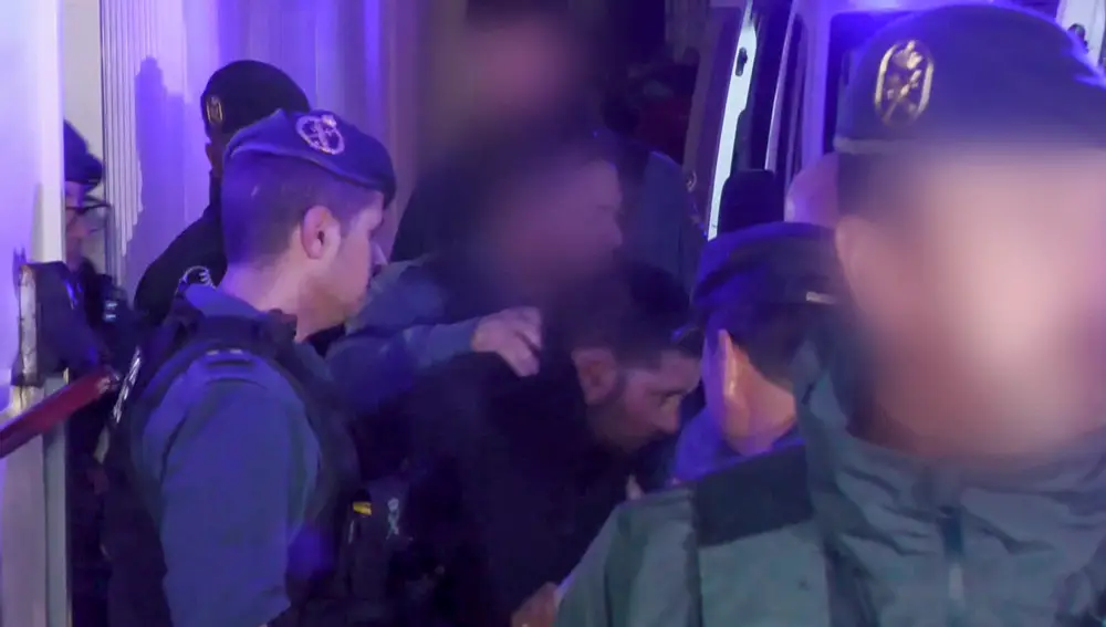 El juez envía a prisión por asesinato a los seis detenidos de la narcolancha de Barbate