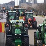 Tractorada por la Avenida de Salamanca de Valladolid capital