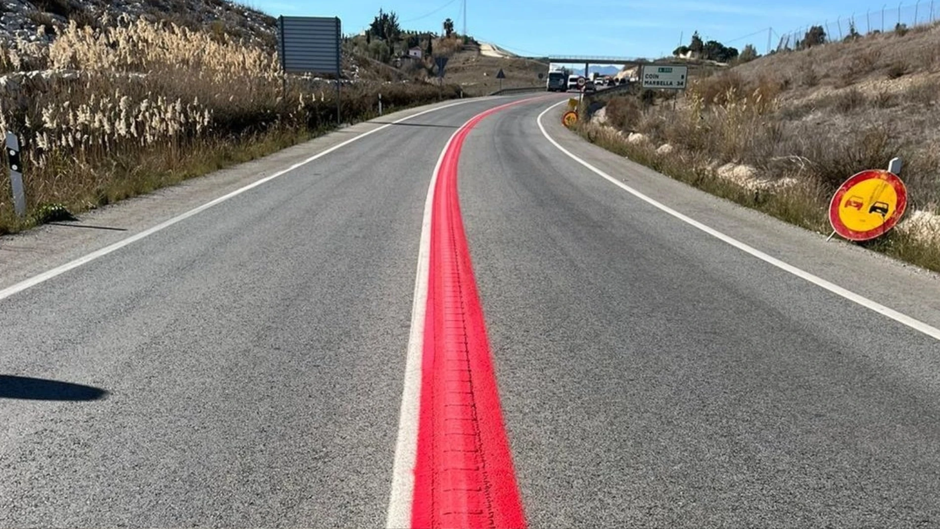 La DGT introduce la línea roja para reducir accidentes de tráfico en España