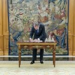 El Rey Felipe VI sanciona la reforma del artículo 49 de la Constitución Española, en el Palacio de la Zarzuela, a 15 de febrero de 2024, en Madrid (España). La reforma del artículo 49 de la Constitución española, consiste en la sustitución de la palabra 'disminuido' por la expresión 'persona con discapacidad', una reclamación histórica del movimiento social de la discapacidad. 15 FEBRERO 2024;REY;FELIPE VI;SANCIÓN;ARTÍCULO 49;CONSTITUCIÓN ESPAÑOLA;DISMINUIDO;PERSONA CON DISCAPACIDAD;PALACIO DE LA ZARZUELA;MADRID Alberto Ortega / Europa Press 15/02/2024