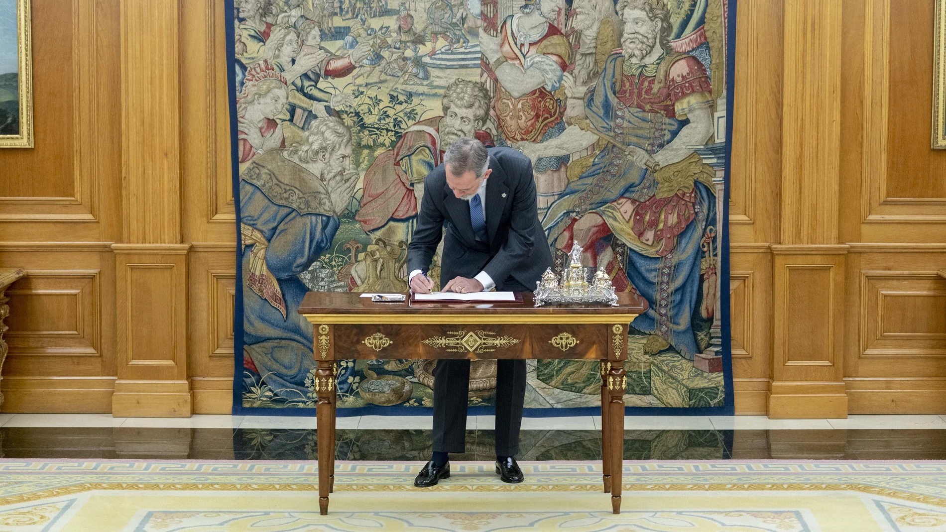 El Rey Felipe VI sanciona la reforma del artículo 49 de la Constitución Española, en el Palacio de la Zarzuela, a 15 de febrero de 2024, en Madrid (España). La reforma del artículo 49 de la Constitución española, consiste en la sustitución de la palabra 'disminuido' por la expresión 'persona con discapacidad', una reclamación histórica del movimiento social de la discapacidad. 15 FEBRERO 2024;REY;FELIPE VI;SANCIÓN;ARTÍCULO 49;CONSTITUCIÓN ESPAÑOLA;DISMINUIDO;PERSONA CON DISCAPACIDAD;PALACIO DE LA ZARZUELA;MADRID Alberto Ortega / Europa Press 15/02/2024