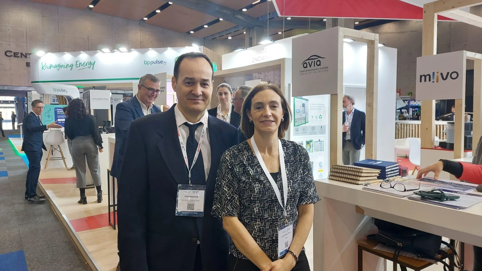 José Sepúlveda, vicerrector de Tecnología y Transformación Digital de VIU, y Jackie Sánchez-Molero, directora de AVIA