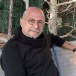 Mariano Gómez, autor madrileño, en su refugio de la sierra abulense en Navalperal de Pinares, a un paso de Madrid