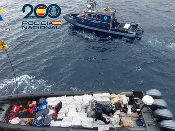 Interceptada una narcolancha con cuatro toneladas de cocaína a 500 millas al sur de Canarias Interceptada una narcolancha con cuatro toneladas de cocaína a 500 millas al sur de Canarias