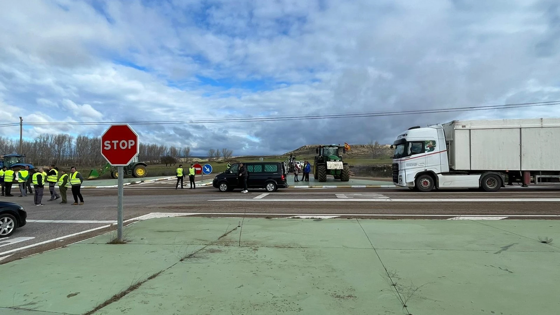 Cortes de carretera N-420 en Carboneras de Guadazaón (Cuenca)