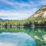 Imagen del río Júcar a su paso por la localidad de Cofrente
