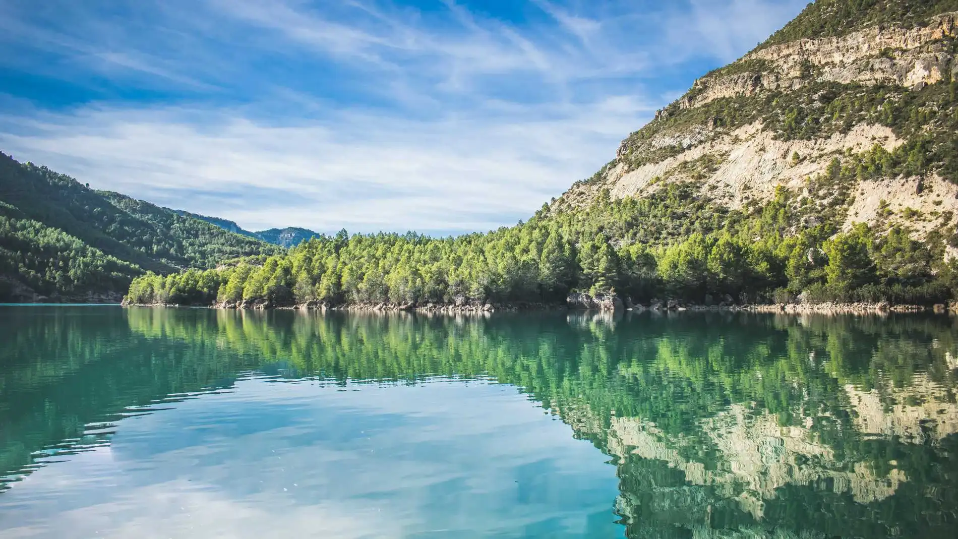 Imagen del río Júcar a su paso por la localidad de Cofrente