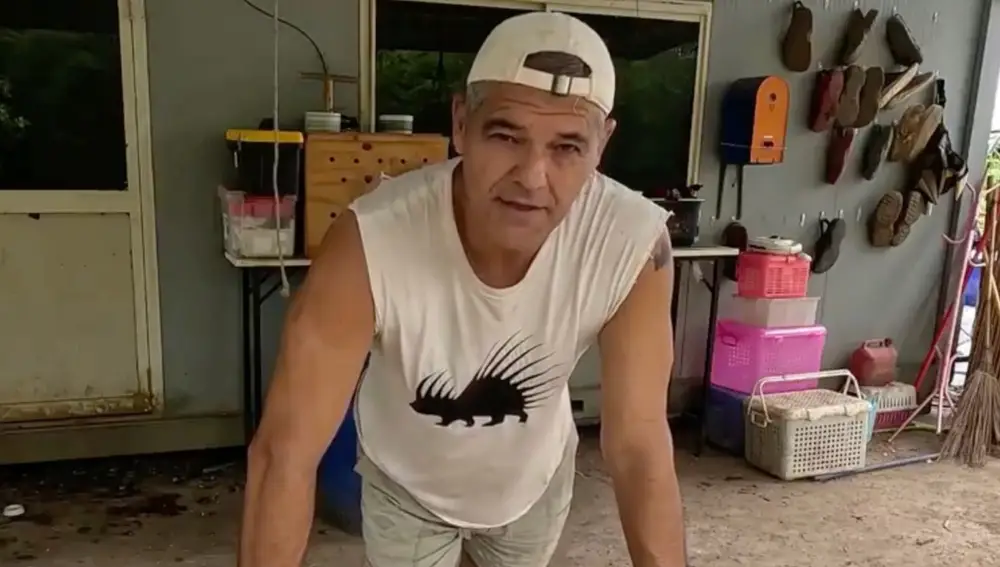 Frank Cuesta estalla contra un usuario que le contesta en catalán