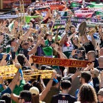 Las aficiones de los ocho equipos participantes en la Copa han tomado las calles de Málaga