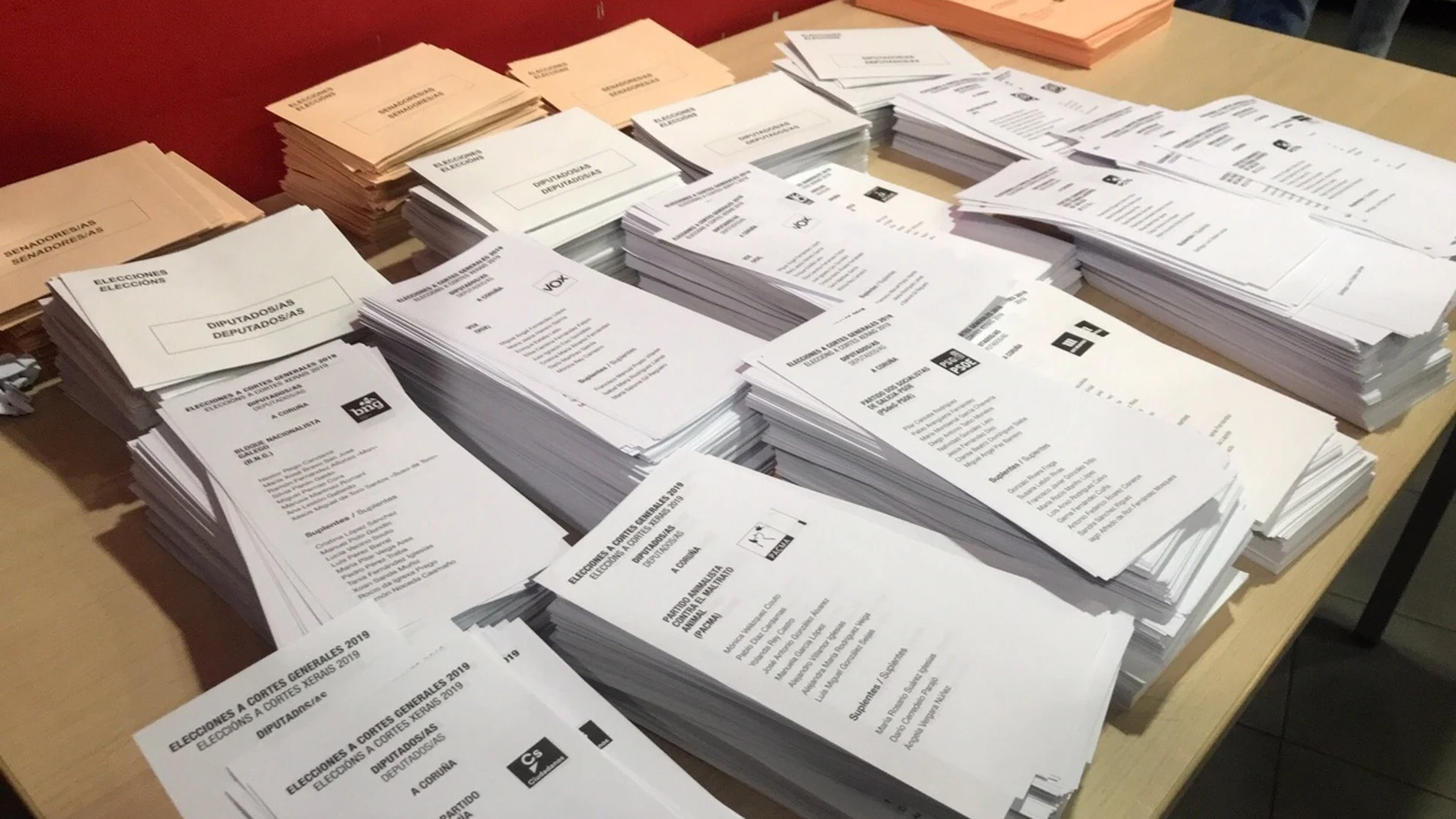18F.- Pontón, la más madrugadora en votar un domingo en el que Santiago será el epicentro de la noche electoral