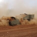 Excavadora y cadena giratoria en un mismo vehículo robótico