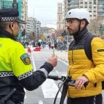 Casi ochocientas denuncias en los primeros días de controles a bicis y patinetes en Valencia