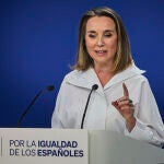 Rueda de prensa de Cuca Gamarra en la sala de prensa del Partido Popular después de la jornada electoral de la