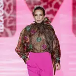 Nieves Álvarez en el desfile de Lola Casademunt.