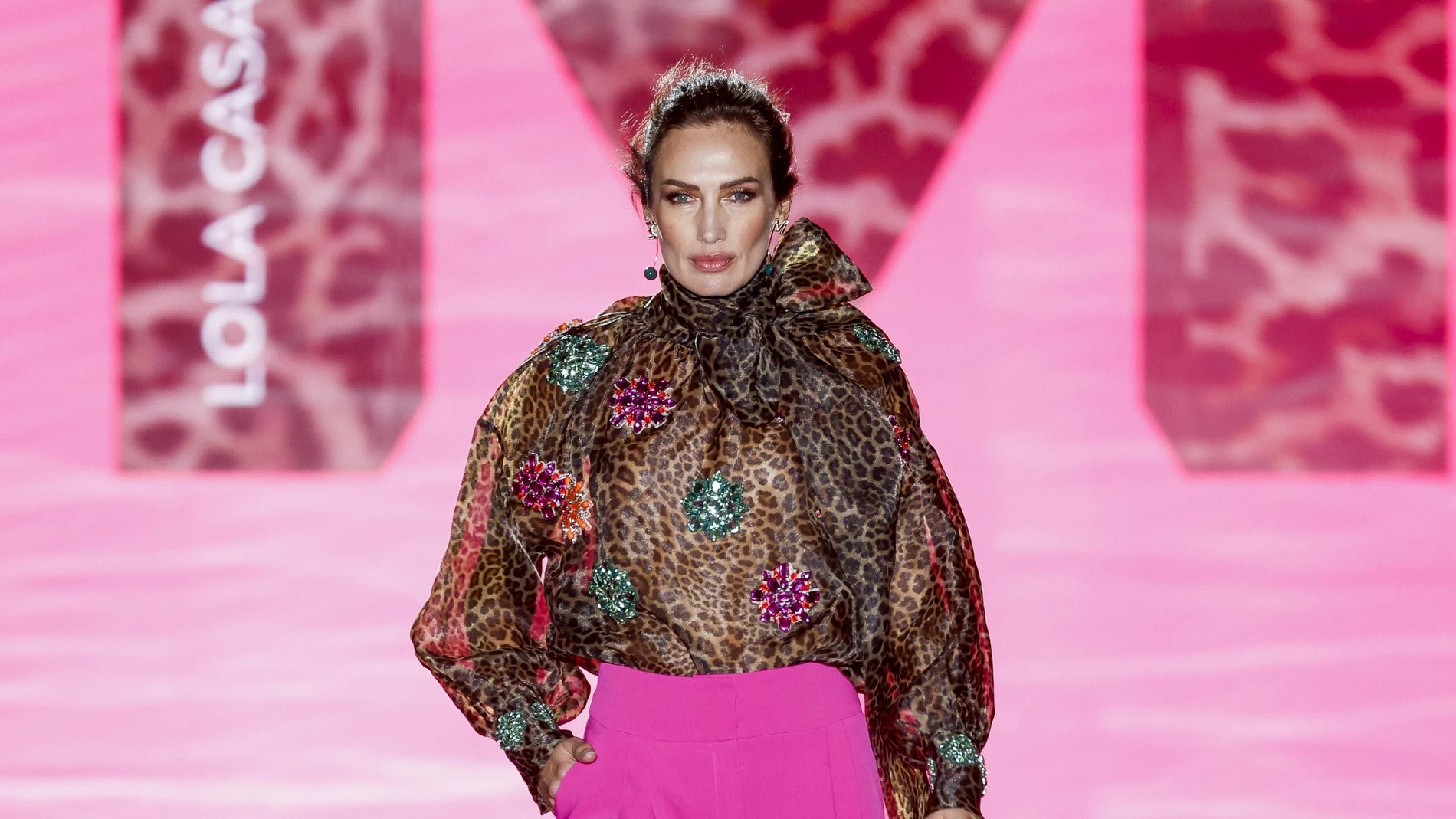 Nieves Álvarez en el desfile de Lola Casademunt.