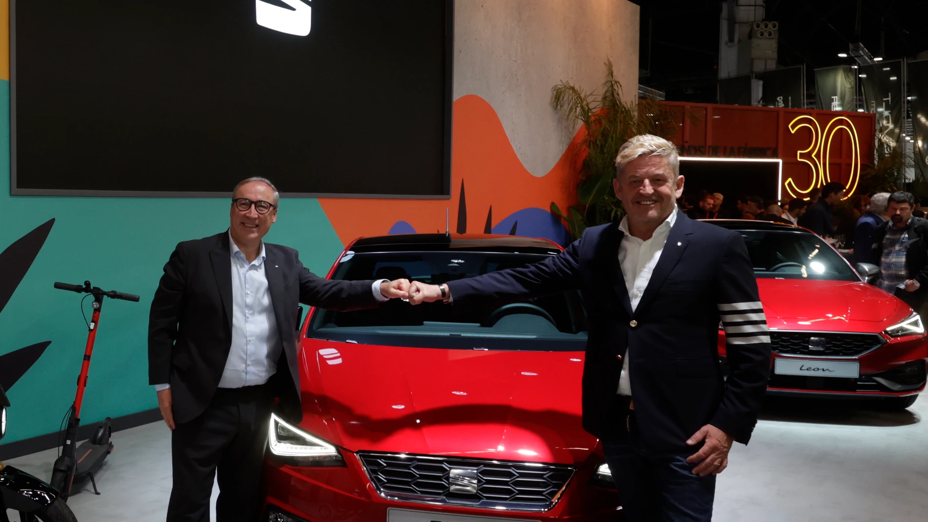 Mikel Palomera (izquierda) junto a Wayne Griffiths, CEO de SEAT y CUPRA