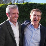 Feijóo viaja a Galicia para valorar los resultados electorales