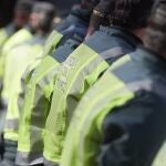 Un dispositivo de la Guardia Civil se prepara para controlar el tráfico durante la segunda etapa de la Itzulia, la Vuelta al País Vasco 2023, a 4 de abril de 2023, en Navarra (España). La Itzulia se celebra del 3 al 8 de abril de 2023 y se compone de seis etapas en las que los corredores recorren gran parte de las carreteras del País Vasco y Navarra. La primera etapa, que recorrió ayer 165í4 kilómetros entre Vitoria-Gasteiz y Labastida, terminó con el inglés Ethan Hayter en cabeza. La segunda y más larga jornada de la carrera ciclista se adentra en las carreteras de Navarra con un recorrido de 193'8 kilómetros entre los municipios de Viana y Leitza. 04 ABRIL 2023;VUELTA CICLISMO; Eduardo Sanz / Europa Press 04/04/2023