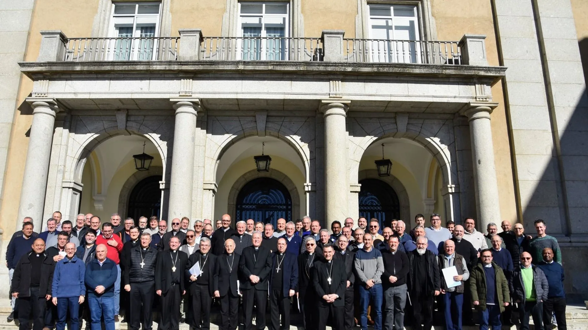 Foto de familia del Encuentro de obispos en Ávila