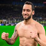 Çalhanoglu exhibió abdominales en Instagram