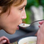 La dieta se compone de alimentos, pero el cuerpo cree que está en ayuno