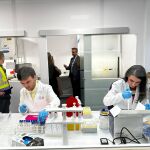 El laboratorio que persigue a los dueños de mascotas incívicos
