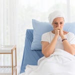 Mujer enferma de cáncer