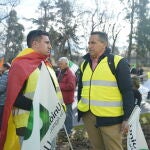 Padre e hijo agricultor en las protestas