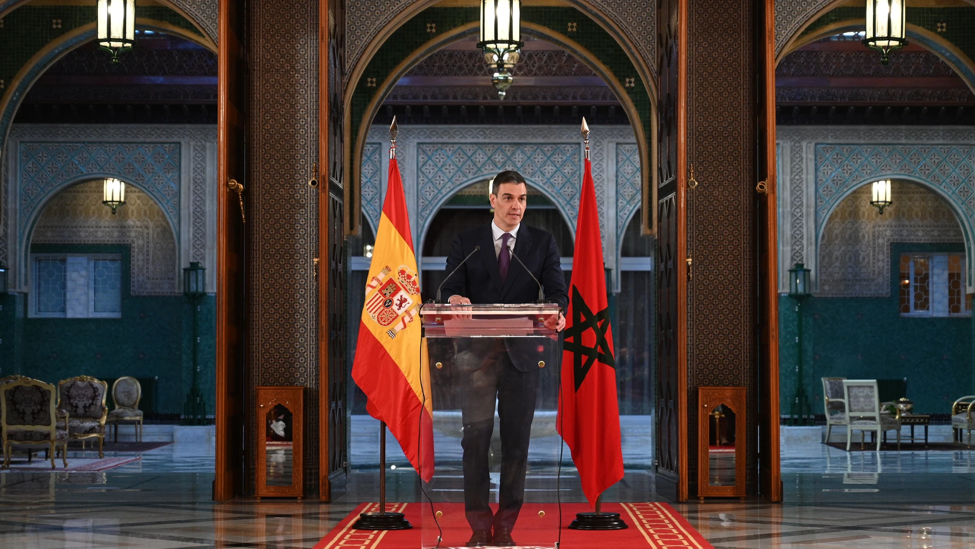 El presidente del Gobierno español, Pedro Sánchez, ofrece una rueda de prensa tras ser recibido por el Rey de Marruecos, Mohamed VI, en su primer viaje oficial de esta legislatura a Marruecos, a 21 de febrero de 2024, en Rabat (Marruecos). El viaje de Sánchez, acompañado por el ministro de Asuntos Exteriores, Unión Europea y Cooperación, se produce más de un año después de la Reunión de Alto Nivel (RAN) con Marruecos, que sirvió para consolidar la nueva etapa en la relación iniciada tras el r...