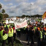 Agricultores saliendo del polígono La Menacha en su movilización hacia el Puerto de Algeciras.