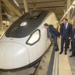 Economía/Transportes.- Los plazos para la llegada de los trenes Avril a Galicia siguen adelante, según el Gobierno