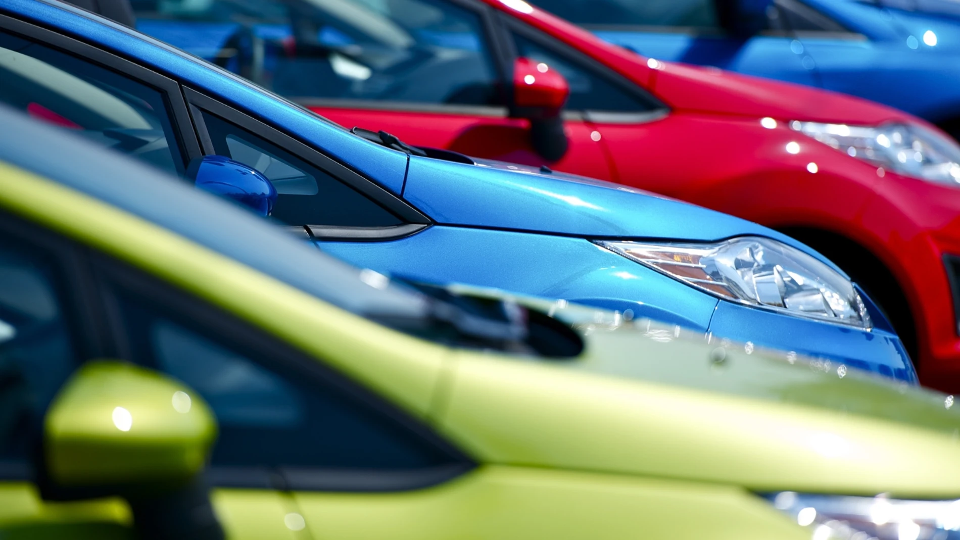 Este es el color que la Unión Europea prohibirá en coches y motos a partir de 2024