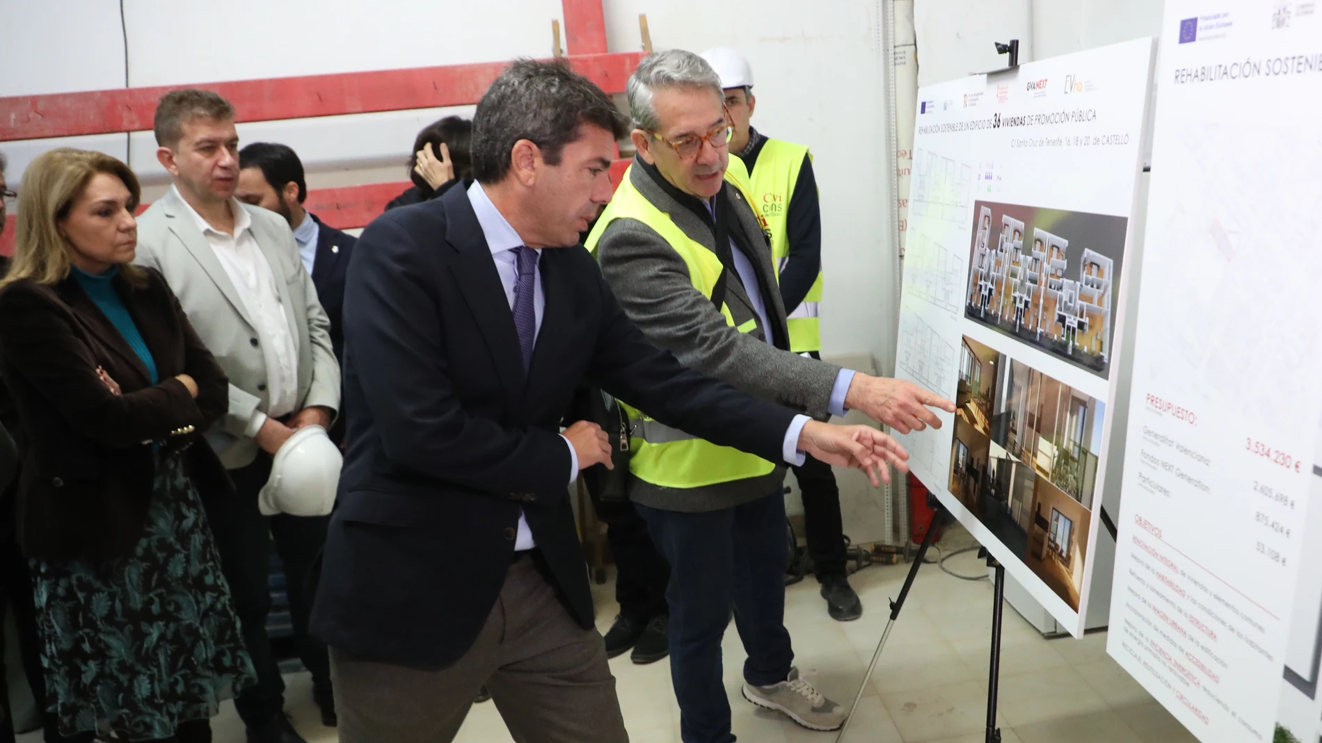 Carlos Mazón ha visitado esta mañana las obras de rehabilitación integral y sostenible del edificio en la calle Santa Cruz de Tenerife de Castellón